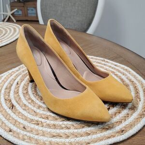 ROCK PORT WOMEN'S TOTAL MOTION SHEEHAN HEEL SHOES SIZE: 8.5 IN SUEDE MARIGOLD